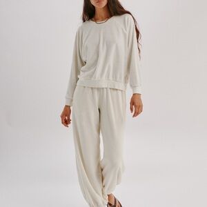 SUZIE KONDI SET The Samos velour pullover, matching velour pants  Size S